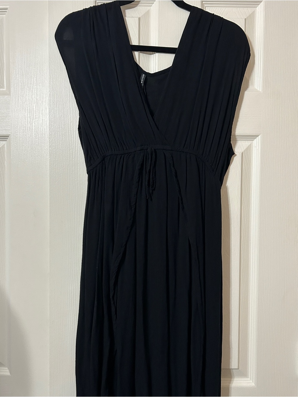 Raviya Black V-Neck Pleated Maxi Dress